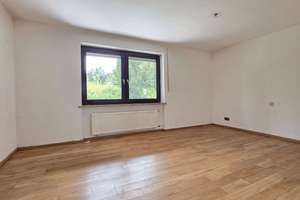 Charmant & großzügiges Einfamilienhaus mit ansprechendem Grundstück! – Die vollständige Adresse der Immobilie erhältst du vom Anbieter., 96484 Meeder – Vorschaubild 7