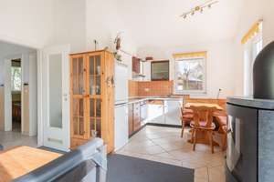 Charmantes Ferienhaus mit Kamin und großem Garten unmittelbar am Nehmser See! – Dorfkoppel 9, 23813 Nehms – Vorschaubild 4