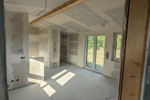 Erstbezug: Lichtdurchflutetes Loft im Grünen - mit Stellplatz, begehbarer Kleiderschrank
