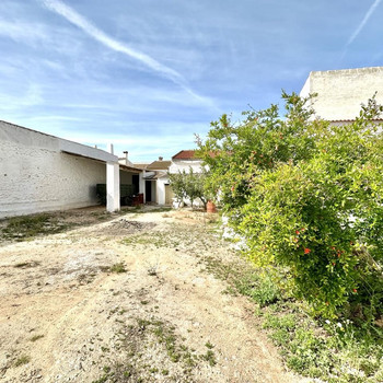 Großartige Gelegenheit in Humilladero! Reihenhaus mit 700 m² Grundstück und Zugang zu zwei Straßen