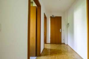 sehr schöne helle 2-Zimmer-Wohnung mit verglastem Balkon und EBK in München – Else-Rosenfeld-Str. 29, 81673 Josephsburg, München – Vorschaubild 4