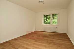 Renovierte 3-Zimmerwohnung Hochparterre mit Balkon u. EBK -ab sofort- – Kennedyallee 94, 53175 Bonn – Vorschaubild 8