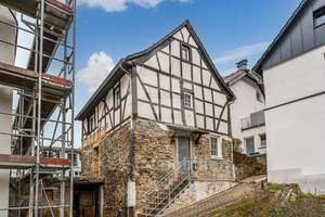 Sanierungsobjekt mit Charme: Historisches Fachwerkhaus in ruhiger Lage zum Neugestalten. – Die vollständige Adresse der Immobilie erhältst du vom Anbieter., 53505 Altenahr – Vorschaubild 1