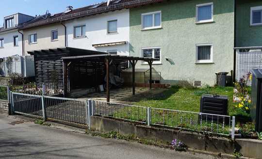 Geräumiges Reihenhaus mit Garten und Carport in beliebter Wohnlage