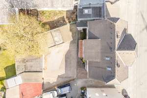 Vielseitiges Dreifamilienhaus mit großem Grundstück und 4 Garagen – Die vollständige Adresse der Immobilie erhältst du vom Anbieter., 44575 Castrop-Rauxel – Vorschaubild 2