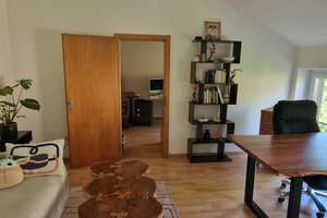 Ruhige 3 Zi-DG Whg. in zentraler Lage nahe HbH, kein Balkon