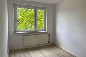 Familienwohnung mit Balkon und Blick ins Grüne  – Richard-Paulick-Straße 15, 6124 Südliche Neustadt, Halle (Saale) – Vorschaubild 3