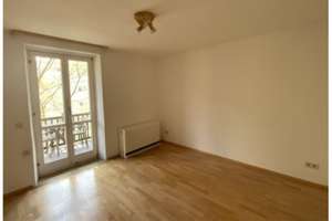 Besichtigung 14.6. Modernisierte 60qm 3Z-Whg mit Tageslichtbad, Südbalkon, Einbauküche, Kellerabteil – Die vollständige Adresse der Immobilie erhältst du vom Anbieter., 86159 Hochfeld, Augsburg – Vorschaubild 2