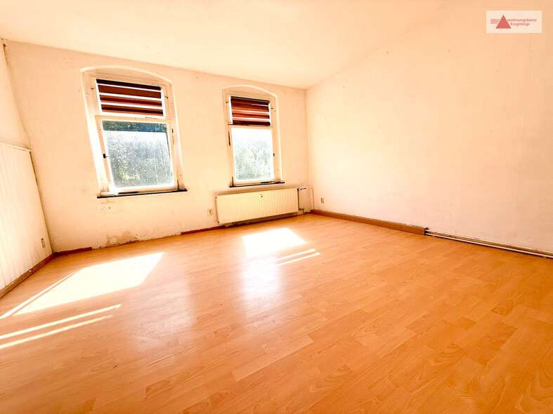 Immobilie in Zschopau - Reihenhaus / Mehrgenerationenhaus / Mehrfamilienhaus in Zschopau: 210 m², Balkon, Garten, zum Ausbau - Bild 1