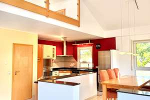 Außergewöhnliche Architektur trifft Familienleben – Maisonettewohnung mit Galerie – Die vollständige Adresse der Immobilie erhältst du vom Anbieter., 67271 Kindenheim – Vorschaubild 2