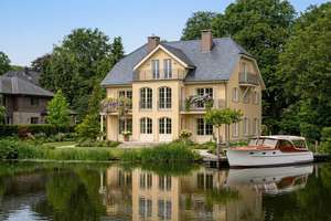 Direkt am Wasser mit Bootssteg. 10 Zimmer, 505qm NGF auf 970qm Areal, Havel, Wassergrundstück