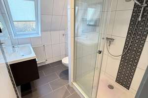 Moderne Eleganz: Stilvoll modernisierte Dachgeschosswohnung in bester Lage – Die vollständige Adresse der Immobilie erhältst du vom Anbieter., 27576 Klushof, Bremerhaven – Vorschaubild 3