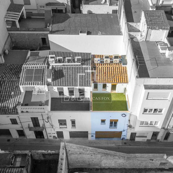Neubau-Reihenhaus mit 3 Schlafzimmern, 300 m vom Strand entfernt, im Altstadtkern von L'Escala