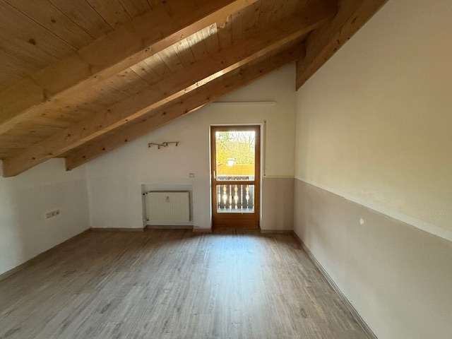 Immobilie in Anger - Großzügige und gemütliche Dachgeschosswohnung in ländlicher Wohnlage! - Bild 4