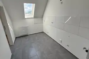Kernsanierte 2-Zimmer-Dachgeschosswohnung in Köln Höhenberg – Nürnberger Straße 8, 51103 Köln – Vorschaubild 8