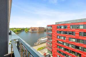 Hochwertige 2-Zimmer-Wohnung im „The White“ mit Spreeblick, Balkon & Tiefgaragenstellplatz