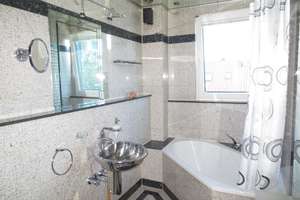 Klimatisierte Maisonette, möbliert, mit Dachterrasse, Garten & Stellplatz – Liedberger Weg 33, 40547 Lörick, Düsseldorf – Vorschaubild 12