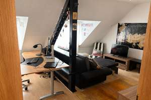     Charmante 2-Zimmer-Dachgeschosswohnung mit Holzbalken  – Kampstraße 38, 40591 Wersten, Düsseldorf – Vorschaubild 1