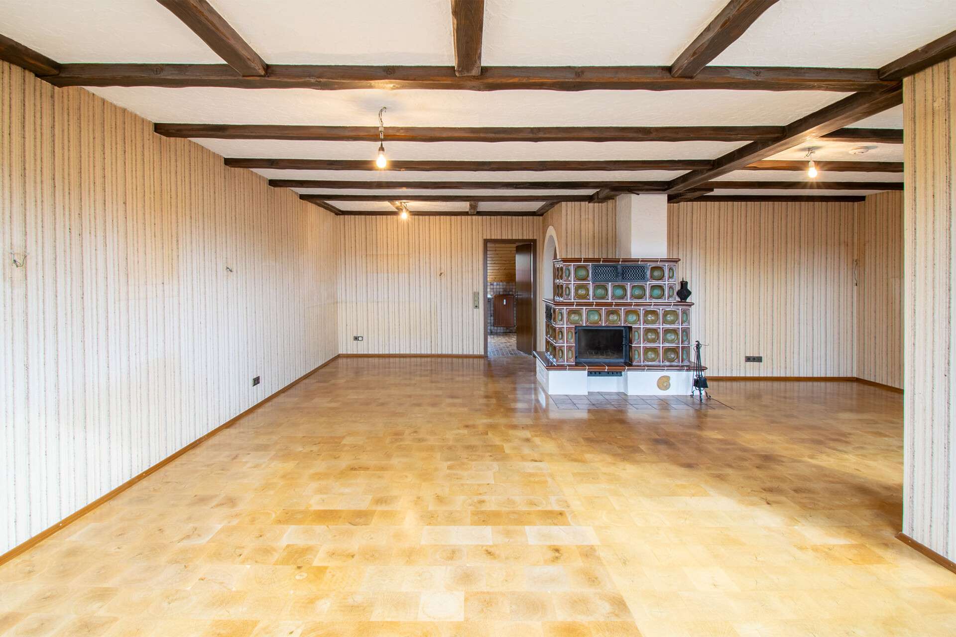 Immobilie in Ditzingen - Ruhige Lage und tolle Fernsicht: 3,5-Zimmer-Wohnung mit Dachterrasse und TG-Platz zu verkaufen - Bild 1