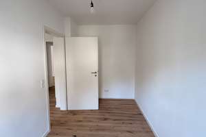 Neu modernisierte 4-Zimmer-Wohnung mit Terrasse und EBK in Stuttgart-West – Klopstockstr. 17, 70193 Hölderlinplatz, Stuttgart – Vorschaubild 3