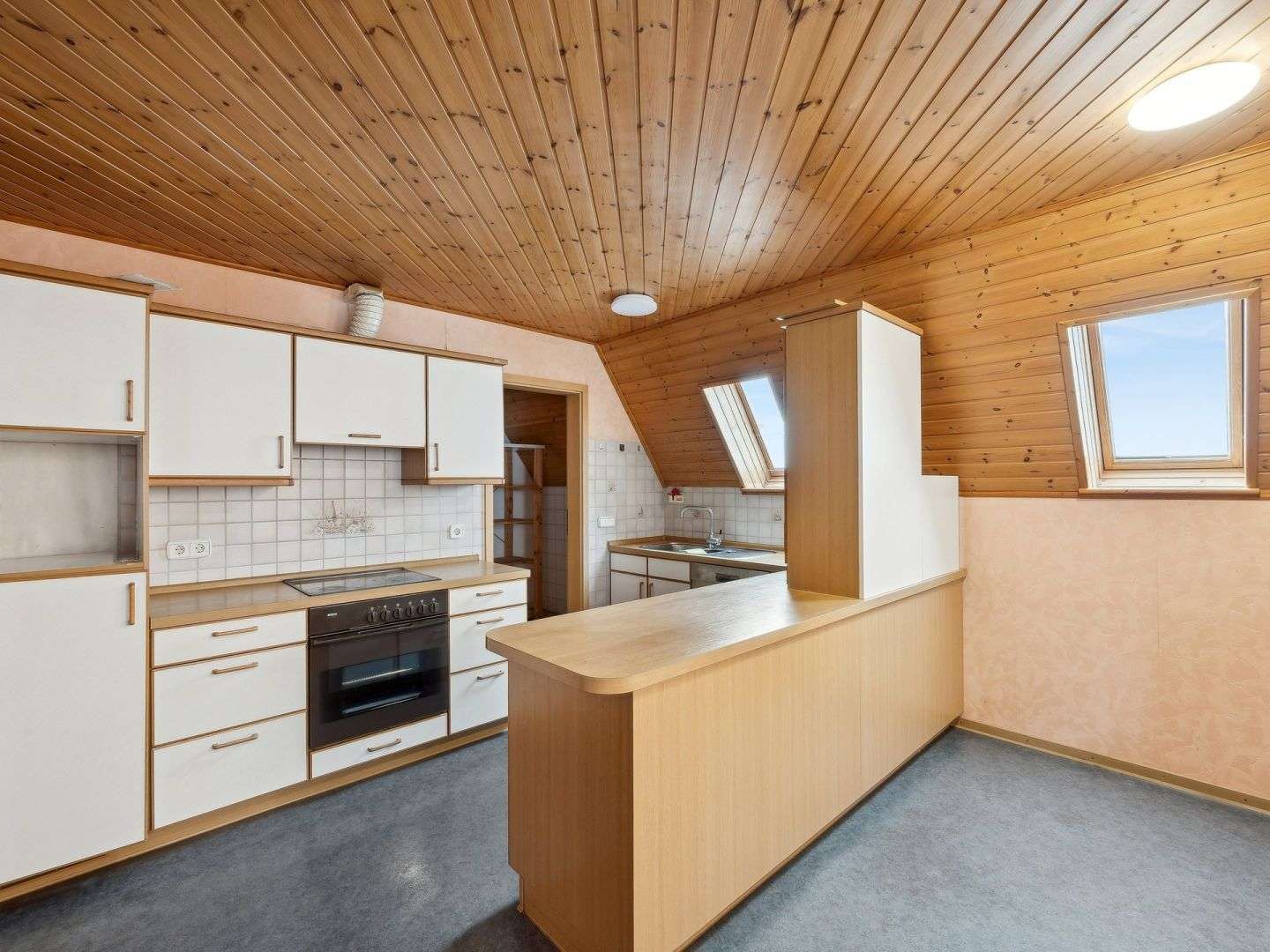 Immobilie in Schweigen-Rechtenbach - Maisonette-Wohnung im Anbau (1992) mit Garage im Dreifamilienhaus – Schweigen-Rechtenbach - Bild 1