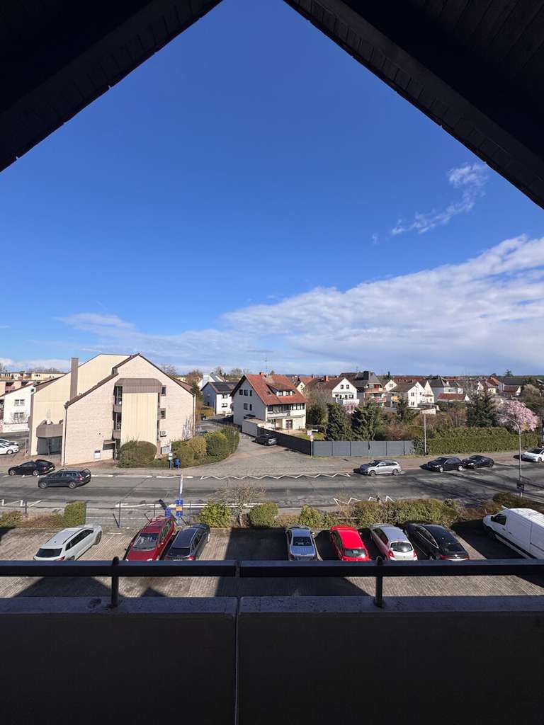 Immobilie in Rodgau - 4 Zimmer-Eigentumswohnung mit 2 Balkonen und Tiefgaragenstellplatz - Bild 2