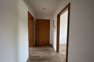 Geräumiges Wohlfühlnest mit nur wenigen Stufen ... – Grenzgraben 42, 9126 Bernsdorf, Chemnitz – Vorschaubild 3