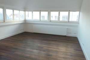 Hochwertige 3-Raum-Dachgeschosswohnung in einzigartiger Villa mit Parkett, Vollbad und Einbauküche!! – Rosa-Luxemburg-Str. 3, 18055 Stadtmitte, Rostock – Vorschaubild 7