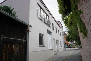 Seltene Gelegenheit in Roding: Vielseitiges Wohn-  und Geschäftshaus mit Lagerhalle und Werkstatt – Die vollständige Adresse der Immobilie erhältst du vom Anbieter., 93426 Roding – Vorschaubild 4