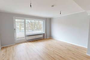 Vollständig renovierte 2-Zimmer-Wohnung mit BALKON und EBK in Hamburg-Meiendorf