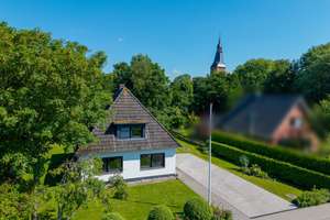 Bei St. Peter-Ording: Familienhaus mit Traumgarten in ruhiger Lage – Die vollständige Adresse der Immobilie erhältst du vom Anbieter., 25882 Tetenbüll – Vorschaubild 2