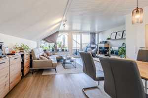 **RESERVIERT** Investmentchance: Attraktives 6-Familienhaus mit 6 Einzelgaragen in ruhiger Wohnlage – Ludwigsburg (Kreis) – Vorschaubild 3