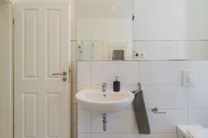 From 01.04 Amazing, bright flat in Prenzlauer Berg with balcony – Die vollständige Adresse der Immobilie erhältst du vom Anbieter., 10407 Prenzlauer Berg, Berlin – Vorschaubild 25
