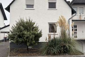 Charmantes Reihenhaus mit 3,5 Zimmern in Mainz-Hechtsheim – Weststraße 10, 55129 Hechtsheim, Mainz – Vorschaubild 1
