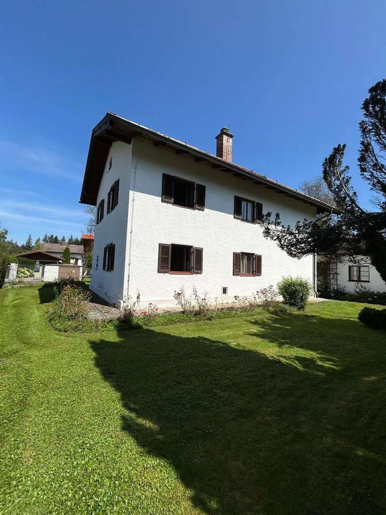 Grünes Paradies gesucht? Baugrundstück in idyllischer Umgebung nähe Schlossberg (Stephanskirchen)..