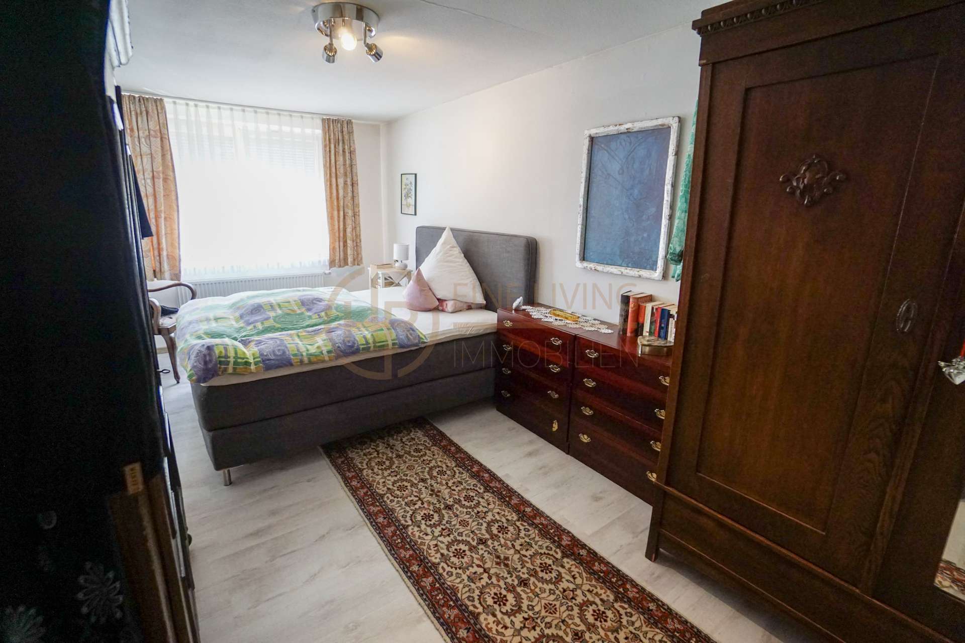 Immobilie in Rechberghausen - Charmantes Zweifamilienhaus mit Garten, Dachterrasse & 3 Garagen – viel Potenzial in Rechberghausen - Bild 1