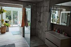 4 Zimmer Wohnung mit Terasse, Garten und sehr schönem Bad
