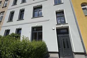 geräumige 3-Zimmer-DG-Wohnung im Rostocker Bahnhofsviertel mit Balkon, Tageslichtbad u. Gartenanteil – Talstraße 1b, 18055 Stadtmitte, Rostock – Vorschaubild 2