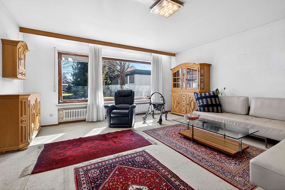 Immobilie in Vöhringen - Großzügiges Einfamilienhaus mit Einliegerwohnung und Praxis im Herzen von Vöhringen - Bild 3