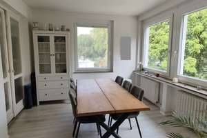 Helle 4,5-Zimmer-Wohnung mit EBK und Blick auf Sedanallee