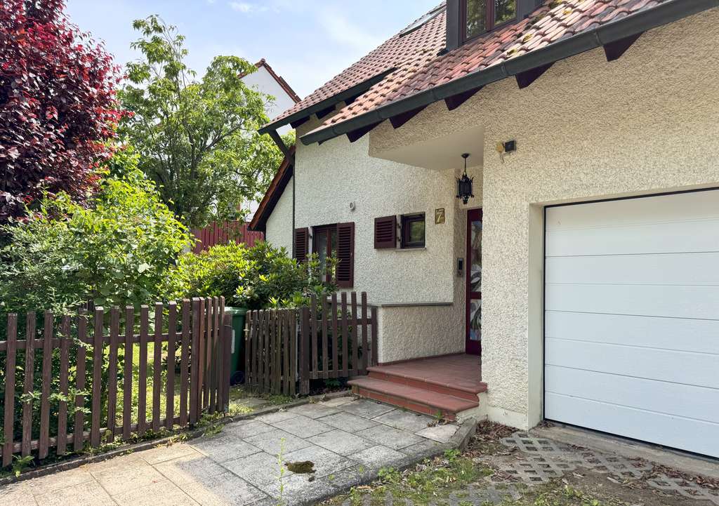 Großzügiges Reiheneckhaus mit 7 Zimmern in ruhiger, gepflegter Lage in Regensburg Königswiesen-Süd