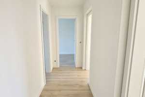 Schick sanierte 3-Zimmer-Wohnung mit sonnigem Balkon – Pirnaer Landstraße 47a, 1237 Dresden – Vorschaubild 4