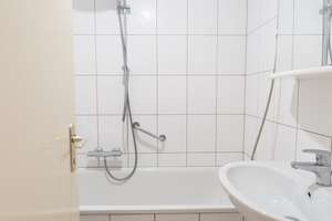 Frankfurt am Main: Helle 3-Zimmer-Wohnung im 3. OG - ideal für WGs – 60313 Innenstadt, Frankfurt am Main – Vorschaubild 9