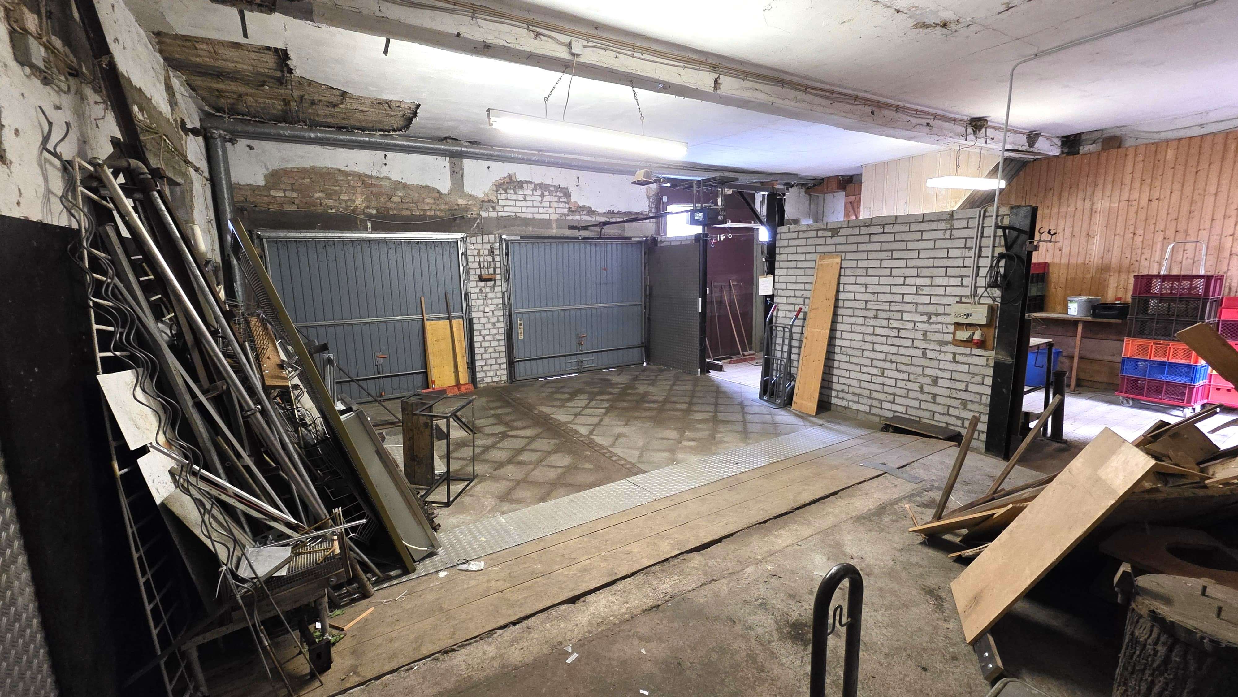 Immobilie in Philippsburg - 1-2 Familienhaus mit gutem Raumangebot und großen Garagentrakt der ideal für Hobbyhandwerker ist - Bild 7