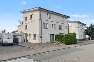 Attraktive Doppelhaushälfte mit Kamin, Dachterrasse und Garage in begehrter Lage von Paderborn