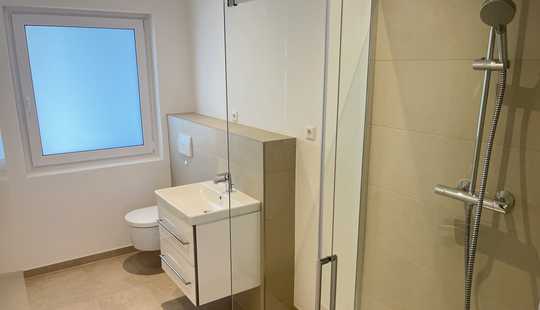 Bild von Mod. Einfamilienhaus mit Einliegerwohnung: Wärmepumpe, Photovoltaik, Feldrandlage