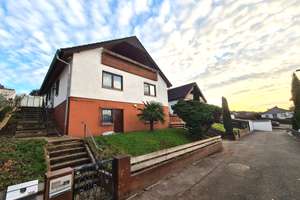 FREISTEHENDES FAMILIENHAUS IN SACKGASSENLAGE MIT 4 SCHLAFZIMMERN, 2 BÄDERN UND GARAGE – Die vollständige Adresse der Immobilie erhältst du vom Anbieter., 75196 Remchingen – Vorschaubild 1