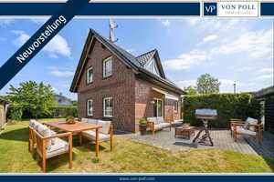 Massiv gebautes Einfamilienhaus mit vier Zimmern und Carport