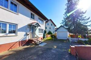 Großes Haus zum kleinen Preis – inklusive PV-Anlage, Keller und großem Garten. – Die vollständige Adresse der Immobilie erhältst du vom Anbieter., 89597 Unterwachingen – Vorschaubild 2