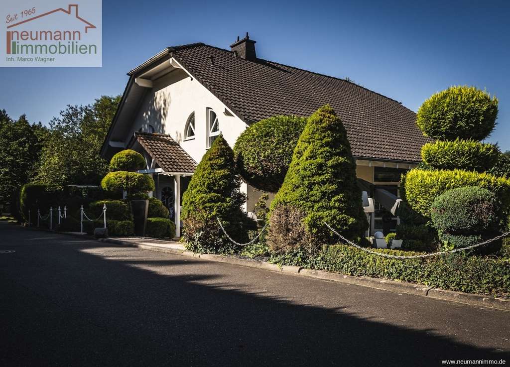 Immobilie in Roßbach - Stilvoll leben & entspannen – Moderne Doppelhaushälfte mit traumhaftem Ausblick - Bild 0